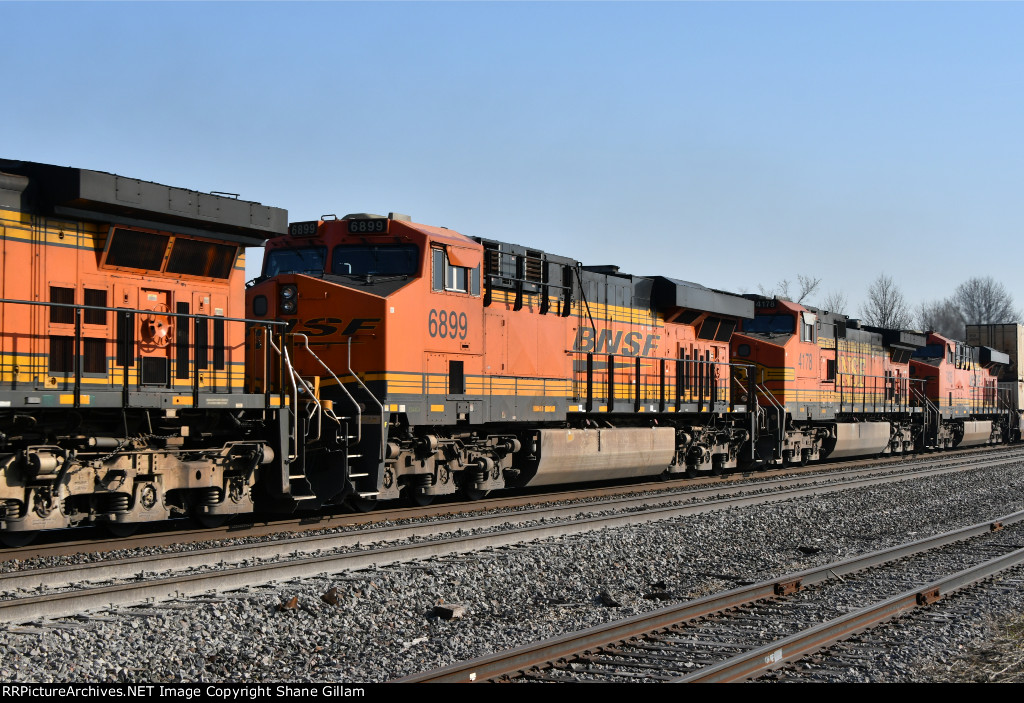 BNSF 6899 Roster shot.